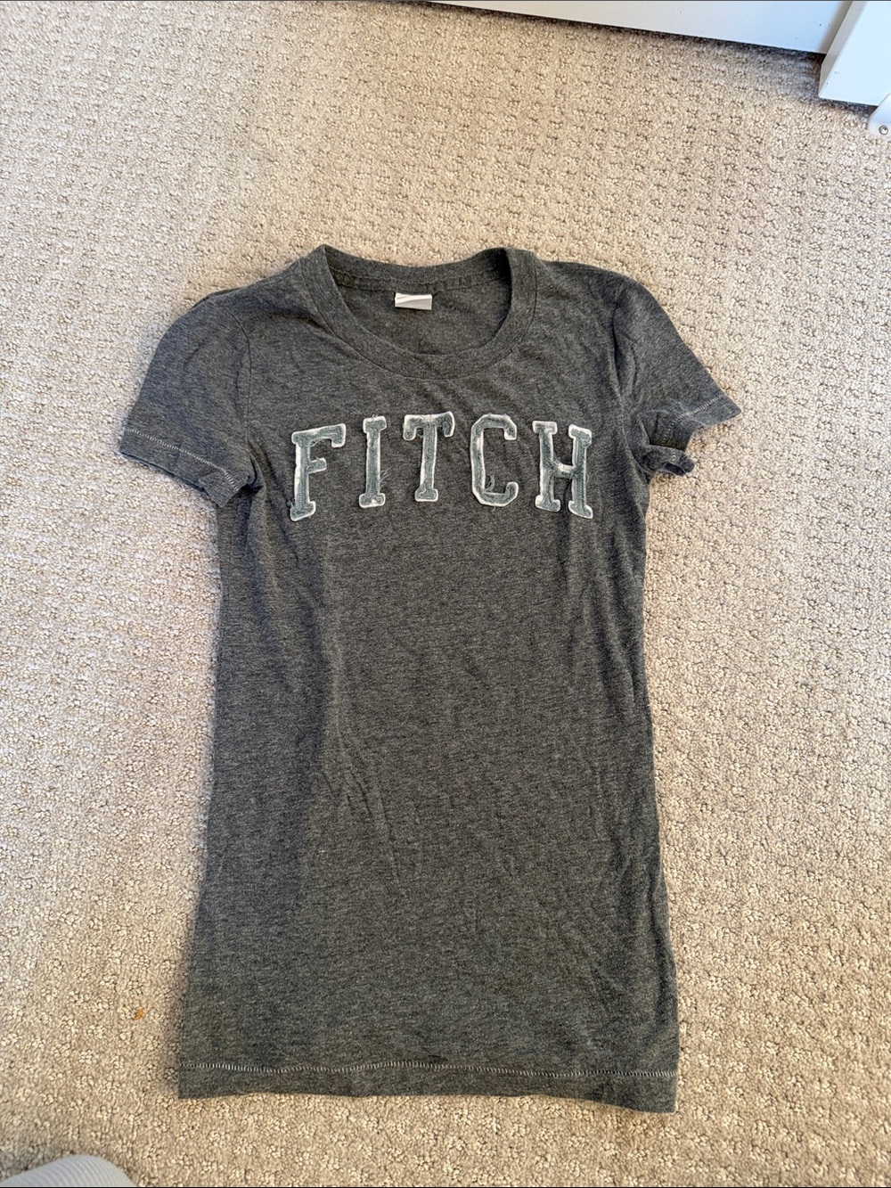 Vintage Abercrombie & Fitch Dark Gray 'FITCH' Logo Short Sleeve Tee sz small